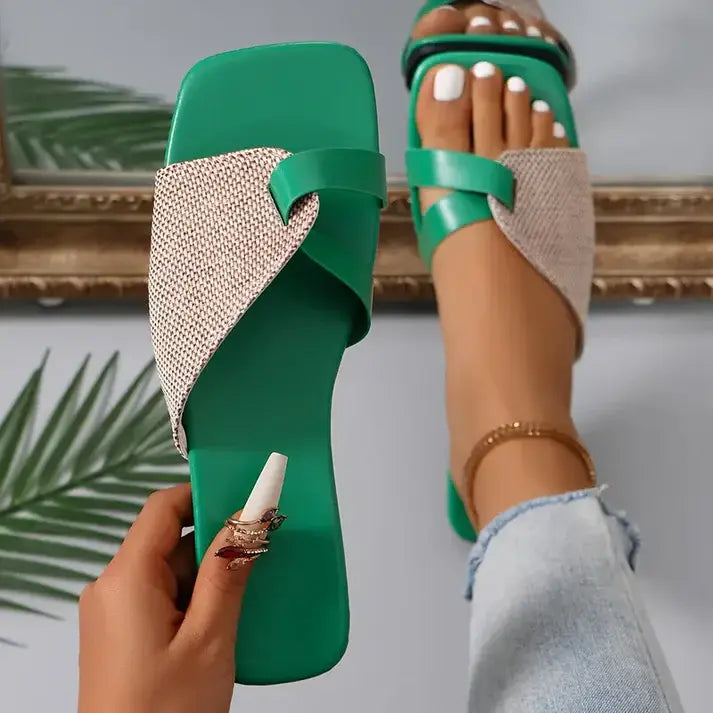 "RETRO CHIC" SANDALIA PLANA ULTRA LIVIANA